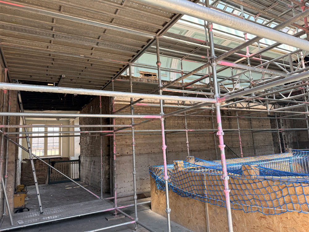 Glasgow cantilever scaffolding